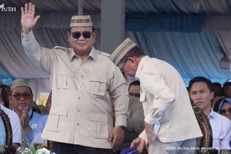 Presiden Prabowo Dianugerahi Lencana Emas Adhi Bhakti Tan...
