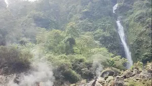 Curug Cikawah: Perpaduan La...