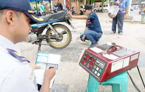 DLH Trenggalek Gelar Uji Emisi Gratis untuk 250 Kendaraan di Alun-Alun