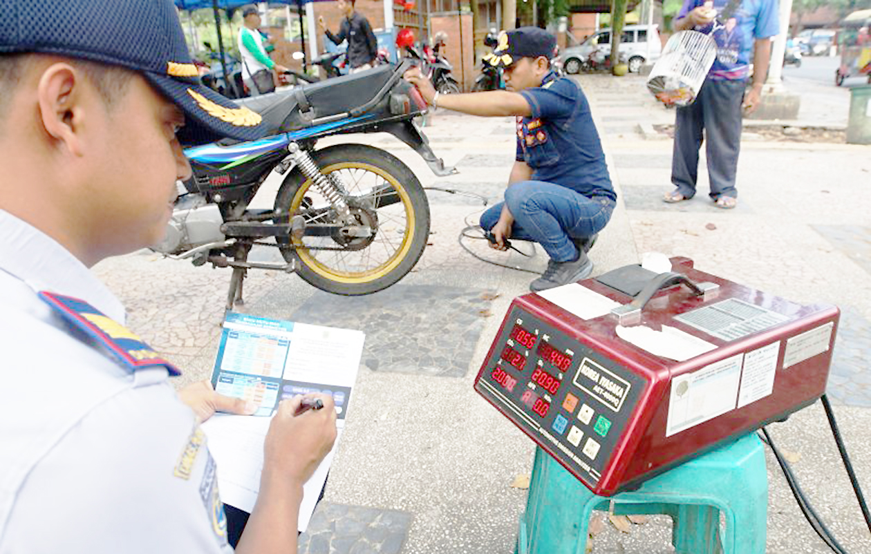 DLH Trenggalek Gelar Uji Emisi Gratis untuk 250 Kendaraan...