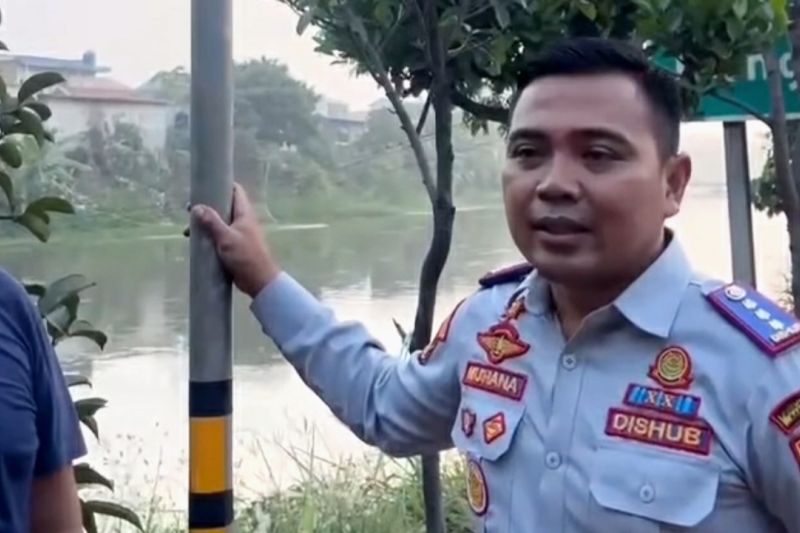 Kepala Dinas Perhubungan Karawang Jalani Pemeriksaan Terk...