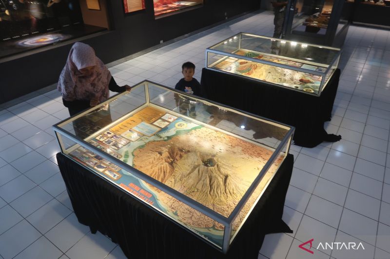 Maket Gunung Samalas dan Tambora di Museum NTB Simpan Kisah Letusan Dahsyat Dunia.