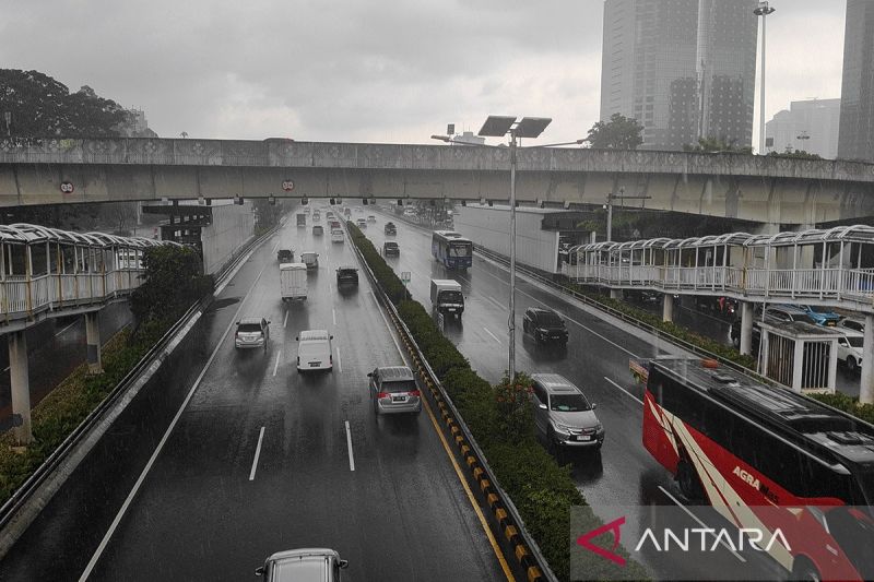 Sebagian Jakarta Diperkirakan Hujan pada Kamis Pagi hingg...
