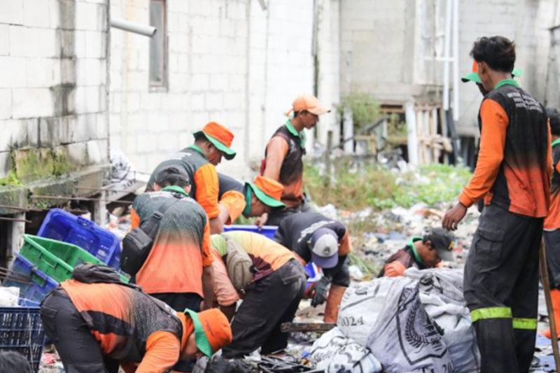 55,7 Ton Sampah Diangkut dari Kali Gendong Muara Baru, Antisipasi Banjir Saat Musim Hujan