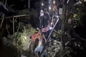 Wisatawan Tiba-tiba Berubah Perilaku, kemudian Hilang di Air Terjun Sembilan Putri 