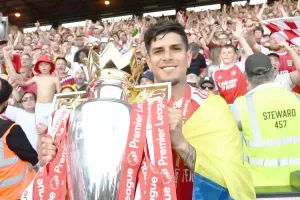 Rela Gelontorkan Rp815 Miliar, Ternyata Ini Alasan Arsenal Permanenkan Bek Pelapis Piero Hincapie!