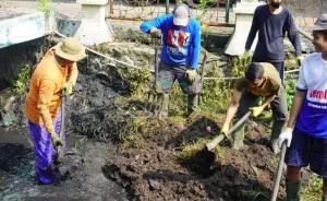 Kota Pekalongan Giatkan Gerakan Bersih Sungai Dari Sampah