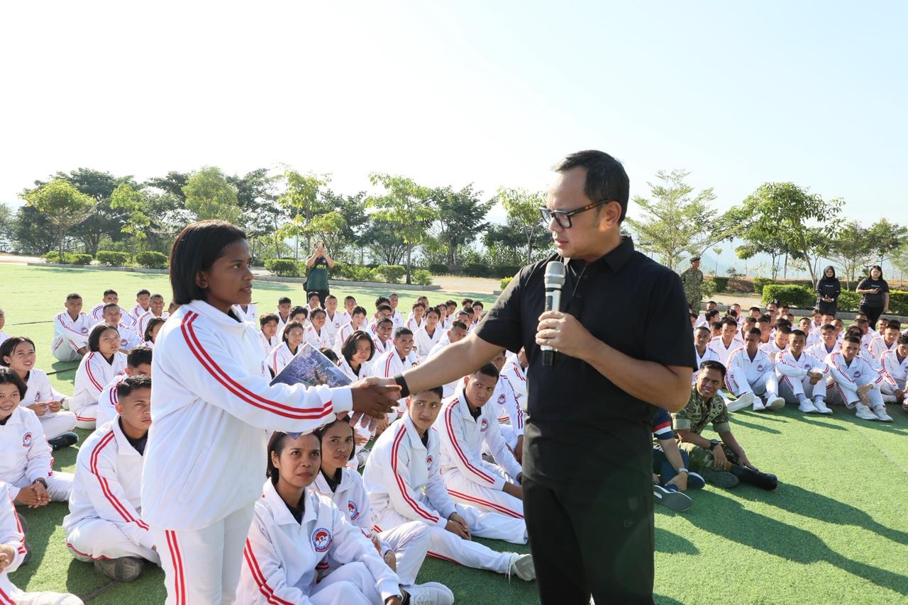 Wamendagri Bima Arya Dorong Mahasiswa Poltek Unhan NTT Pu...