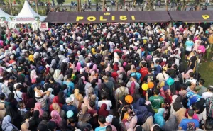 Pasar Rakyat HUT Bhayangkara ke-80 Diserbu Warga Bekasi Polri Jual Sembako Murah dan Gelar Bazar UMKM
