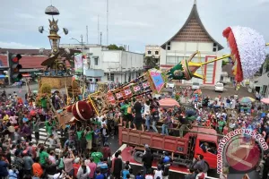 Bangunan Tabuik Pariaman Jadi Daya Tarik Tersendiri bagi Wisatawan 