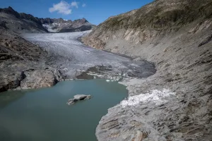 Gelombang Panas Ancam Gletser Swiss Kehilangan Es dalam Jumlah Besar