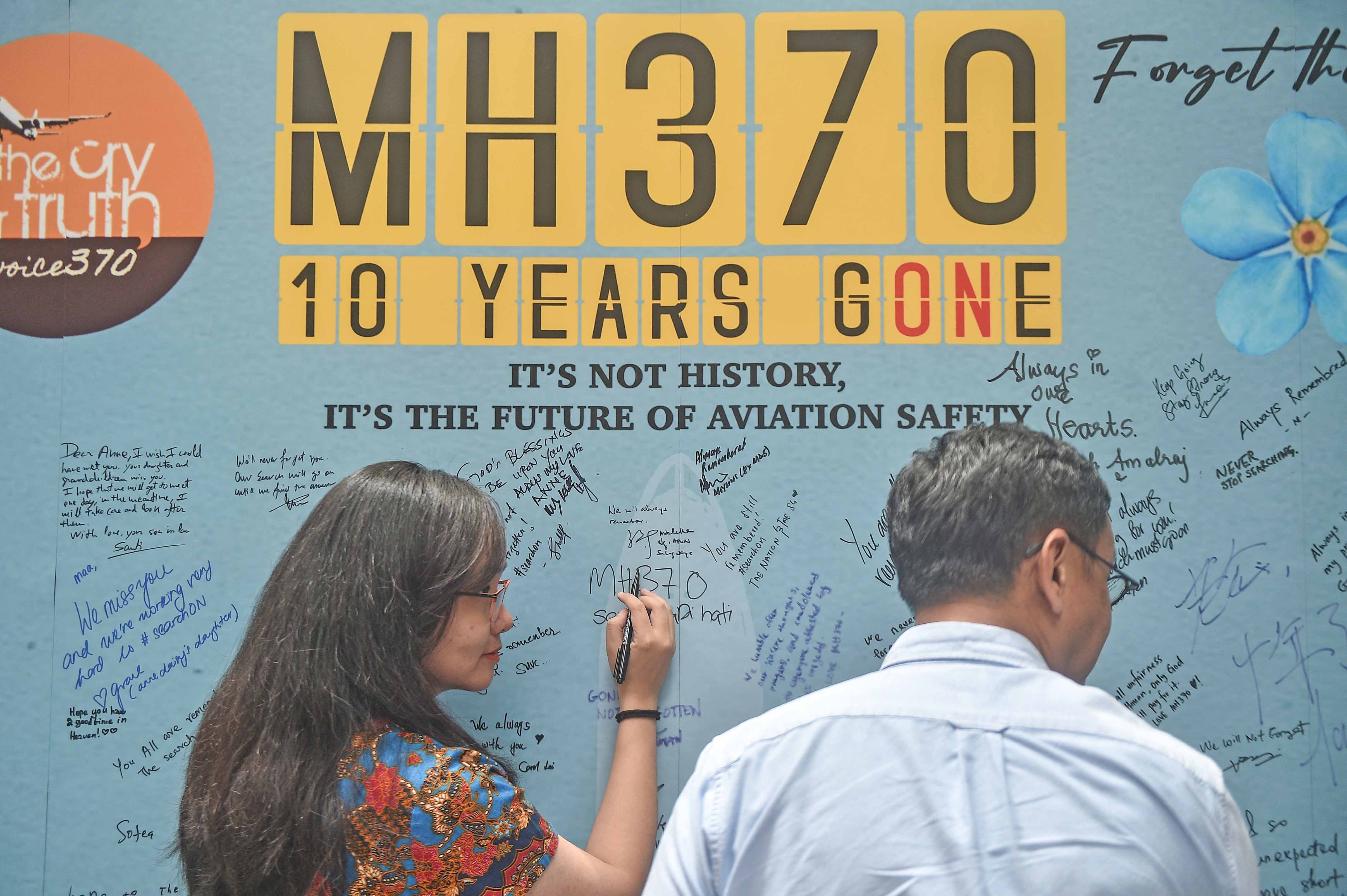 Malaysia Perpanjang Pencarian Pesawat MH370