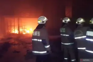 Kebakaran Hanguskan Gudang di Cakung  Jaktim, Api Berhasil Dipadamkan Setelah 5 Jam