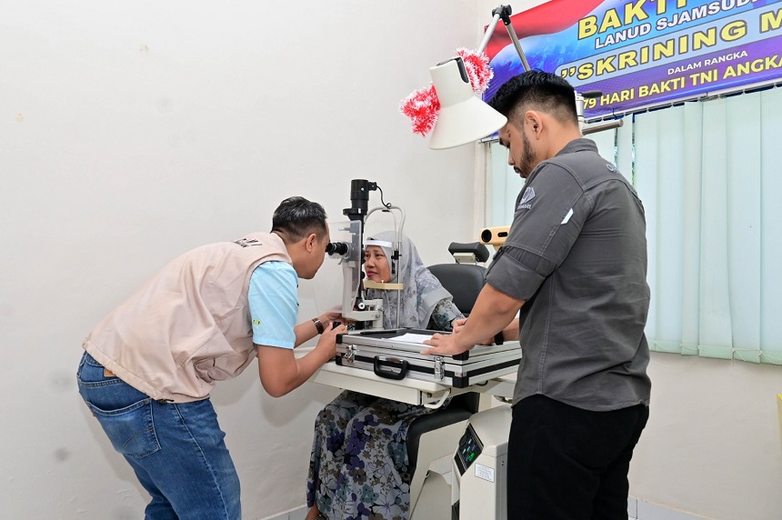 Lanud Sjamsudin Noor Beri Layanan Pemeriksaan Mata Gratis bagi Masyarakat Kalsel Jelang Hari Bakti TNI AU ke-79