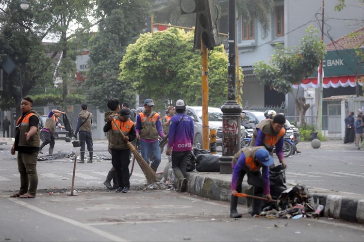 Pemkot Bandung Kebut Perbaikan Infrastruktur Jelang Reakt...
