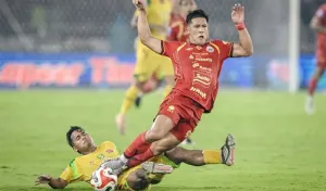 Persija Tak Mau Kehilangan Eksel Runtukahu, Kontrak Berlanjut hingga 2027