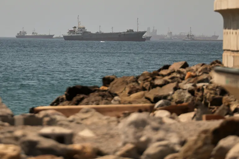 Kapal Kontainer Kandas setelah Melewati Selat Hormuz Tida...