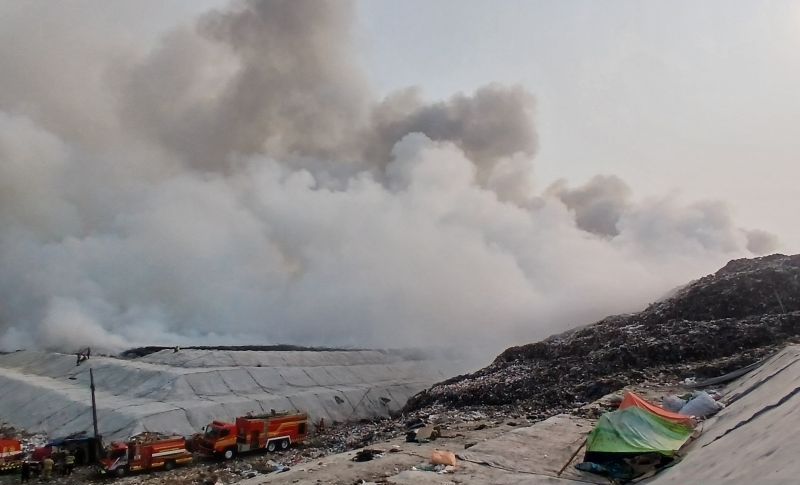 Kebakaran Landa TPA Jatiwaringin, Pemkab Tangerang Tetapk...