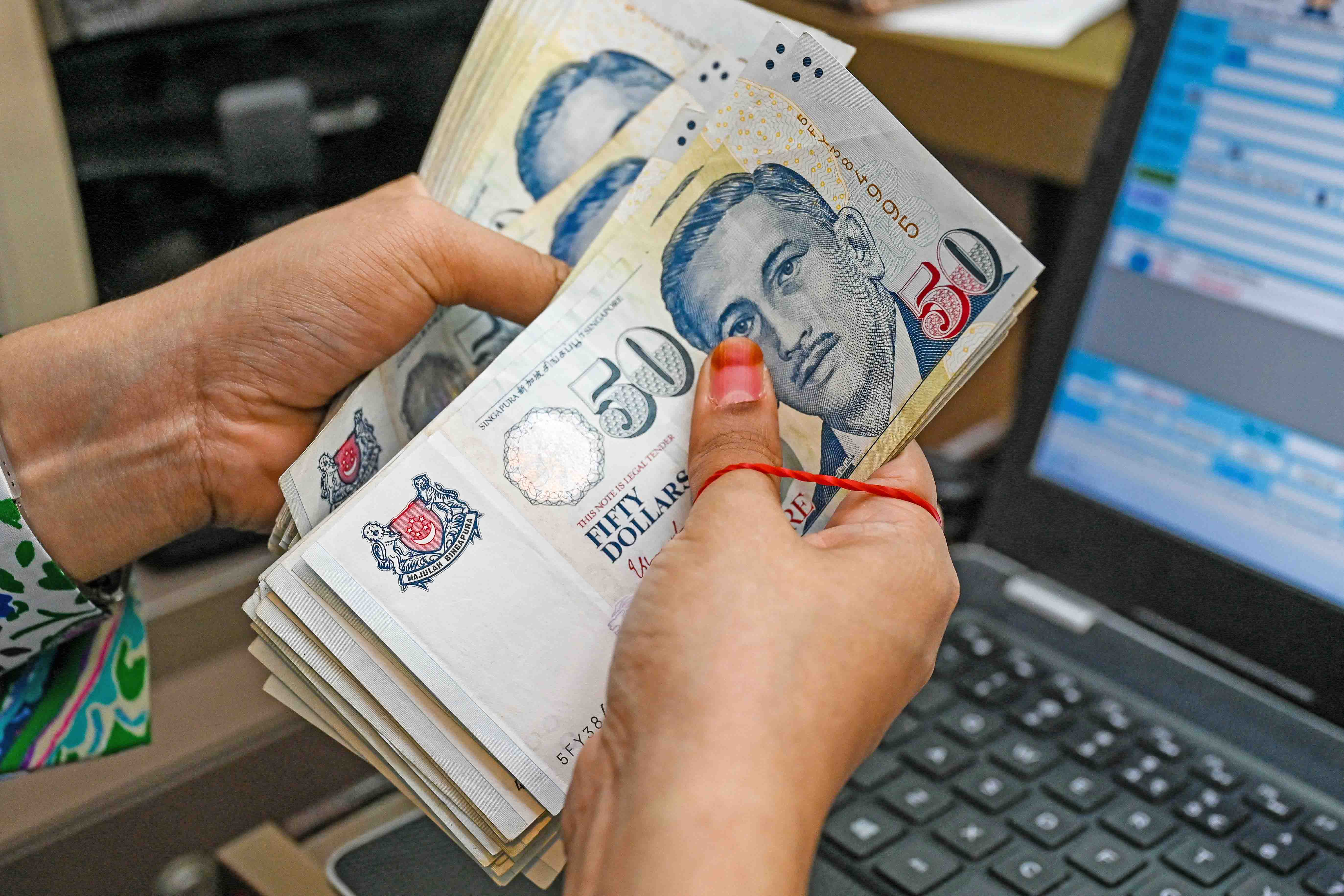 Tok! Singapura Resmi Naikkan Tarif Listrik 17 Persen