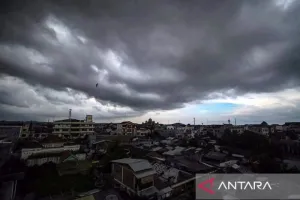 BMKG Prakirakan Mayoritas Kota Besar di Indonesia Berawan hingga Hujan Lebat