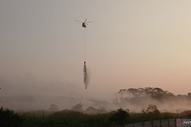 BNPB Terus Lakukan Water Bombing untuk Jinakkan Kebakaran...