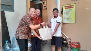 Pada Hari Jadi ke-23, PT KAI Services Bagikan Bingkisan para pekerja di Jawa Sumatra