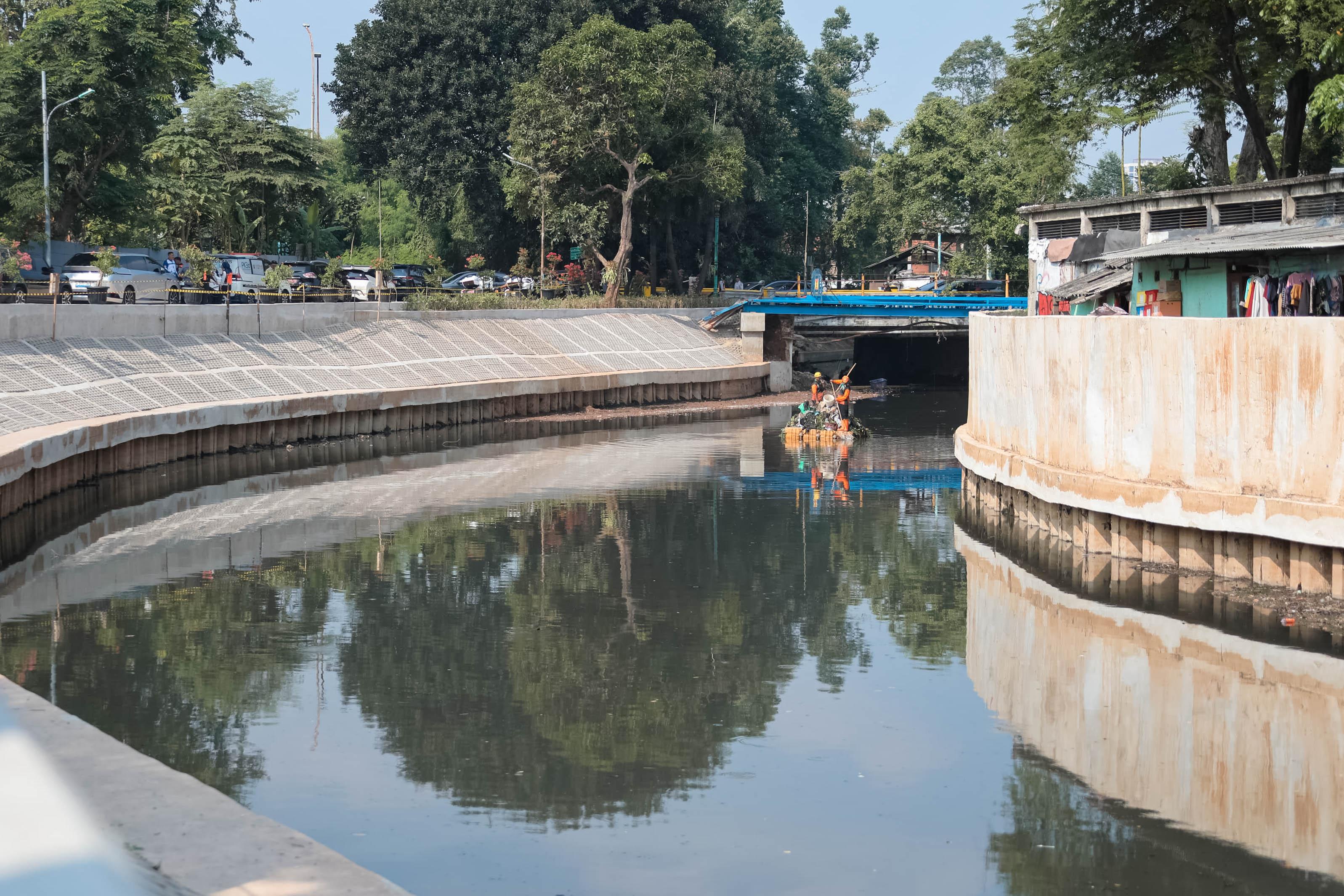 Tersisa 600 Meter, Pemprov DKI Jakarta Kebut Tanggul Kali...