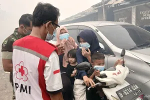 Asap Kebakaran TPA Jatiwari...