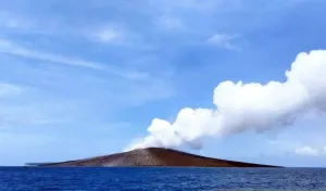 Badan Geologi: Gunung Anak Krakatau Berstatus Siaga