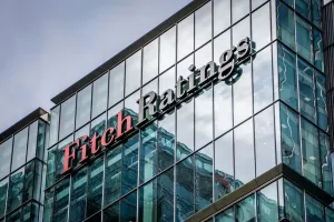 Fitch Nilai Ketidakpastian Kebijakan jadi Faktor Utama Hambat Kepercayaan Investor