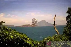 Gunung Anak Krakatau Bersta...