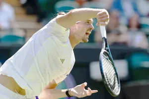 Hampir Sempurna! Zverev Nyaris Kehilangan Fokus Sebelum Gilas Valentin Royer di Wimbledon
