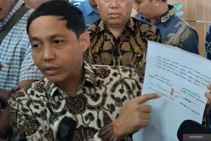 Menhut Raja Juli Antoni Klarifikasi Isu Keterlibatan dalam OTT KPK Bupati Kuansing.