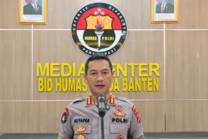 Polda Banten Evakuasi 64 Wa...