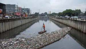 Ironi Jakarta! 35 Persen Warga Masih Belum Terjangkau Air Bersih, Air Tanah dan Sungai Tercemar Jadi Sorotan