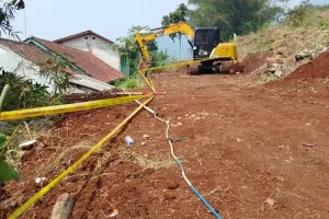 Satpol PP Bandung Barat Segel Proyek Ilegal di Lereng Gunung Pasarean