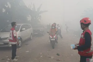 Kebakaran TPA Jatwaringin Belum Padam, Warga Diminta Pakai Masker Saat Beraktivitas di Luar Rumah 