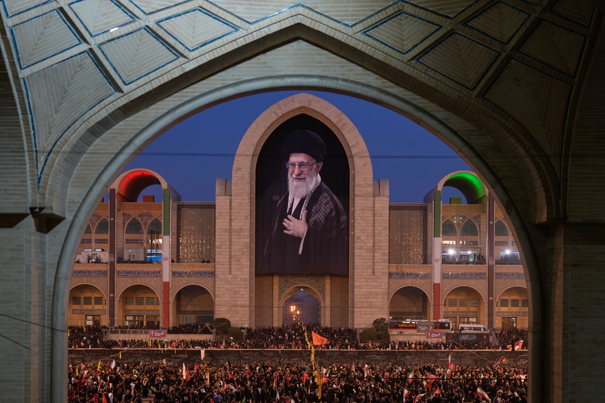 Ratusan Ribu Pelayat Hadiri Upacara Pemakaman Ayatulloh Ali Khamenei