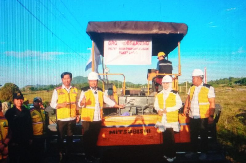Gubernur Sulsel Prioritaskan Perbaikan Jalan Bua-Rantepao...