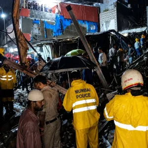 Hujan Badai Lumpuhkan Mumbai, Bangunan Tua Runtuh Telan 6 Korban Jiwa