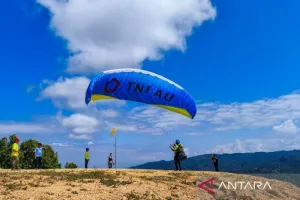 Kolaka Ajak UMKM dan Ojek Lokal Tumbuh Bersama Wisata Paralayang Sani-Sani