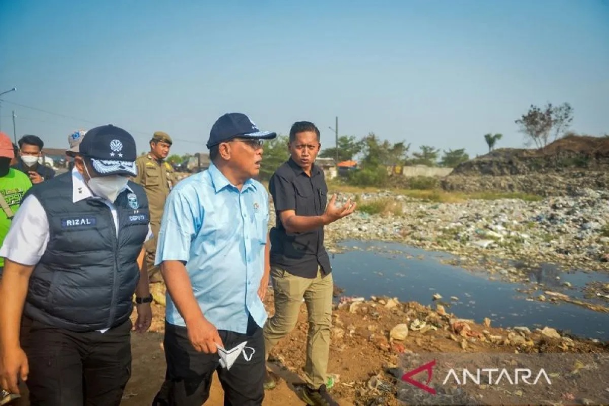 Menteri LH Sebut Area TPA Jatiwaringin yang Terbakar Ting...