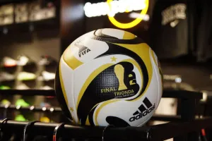Adidas Luncurkan Bola Resmi TRIONDA FINAL untuk Laga Pamungkas Piala Dunia 2026
