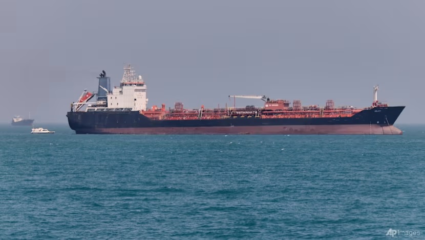 UKMTO: Kapal Tanker Minyak Dihantam 'Proyektil Tak Dikena...