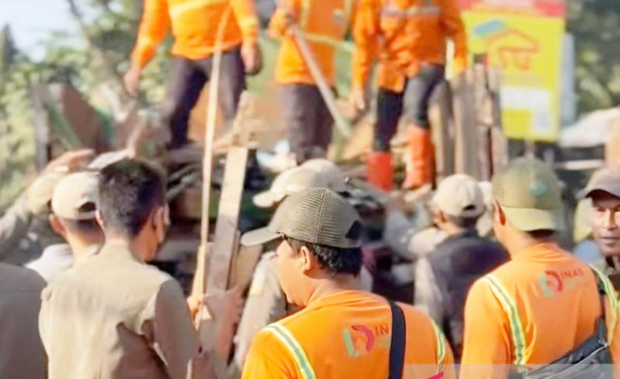 Bersih-Bersih Jalur Puncak Tahap 3: Dua Alat Berat Diterjunkan Gulung Ratusan Bangunan Ilegal