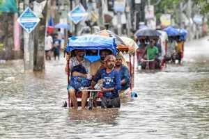 Mumbai Lumpuh Diterjang Ban...