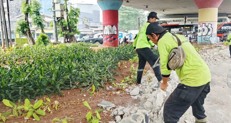 "Rayap Besi" Meresahkan! Pagar Taman Flyover Kampung Mela...