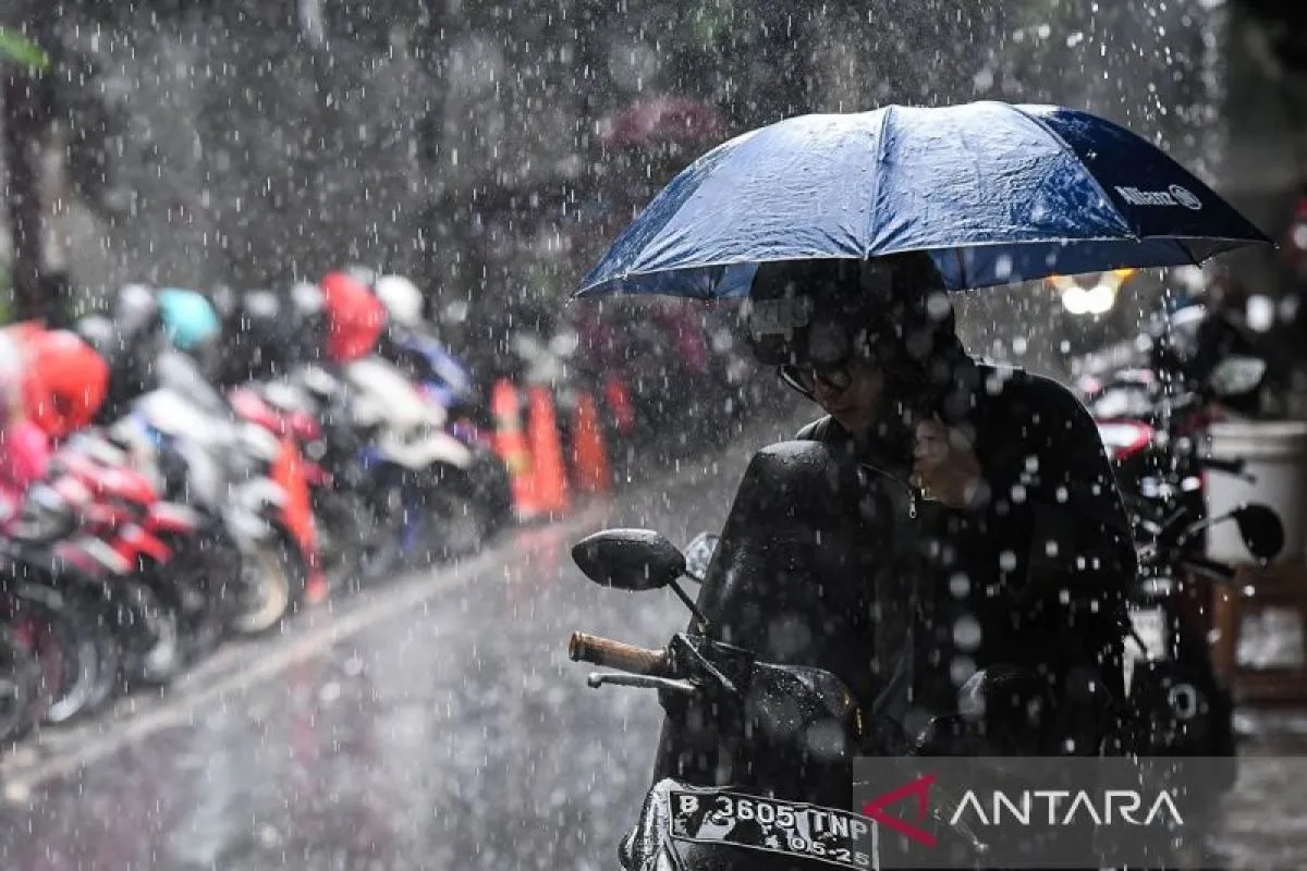 Selasa, Cuaca Jakarta Cerah Sepanjang Hari, Kecuali Jaksel Sore Hujan