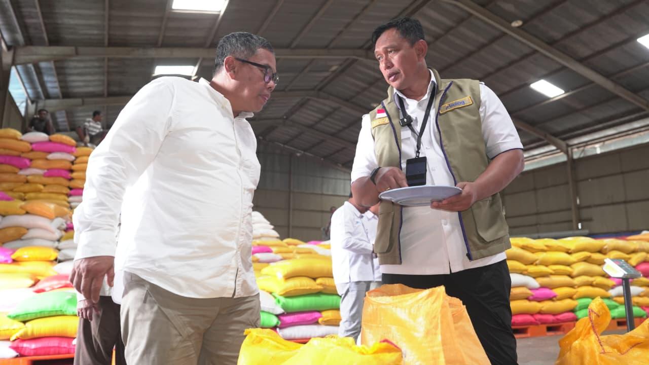 Tinjau Gudang di Jayapura, Dirut Bulog Jamin Kualitas Beras Aman dan Stok Terjaga di Indonesia Timur