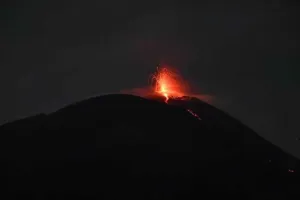 Aktivitas Gunung Ile Lewotolok Meningkat